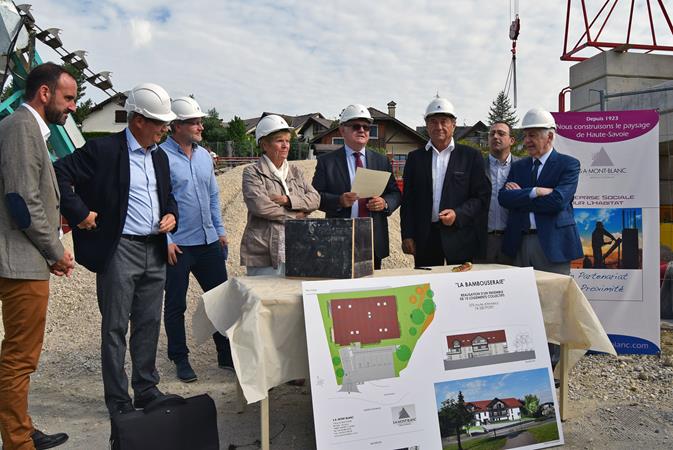 POSE DE LA 1ère PIERRE  «LA BAMBOUSERAIE»