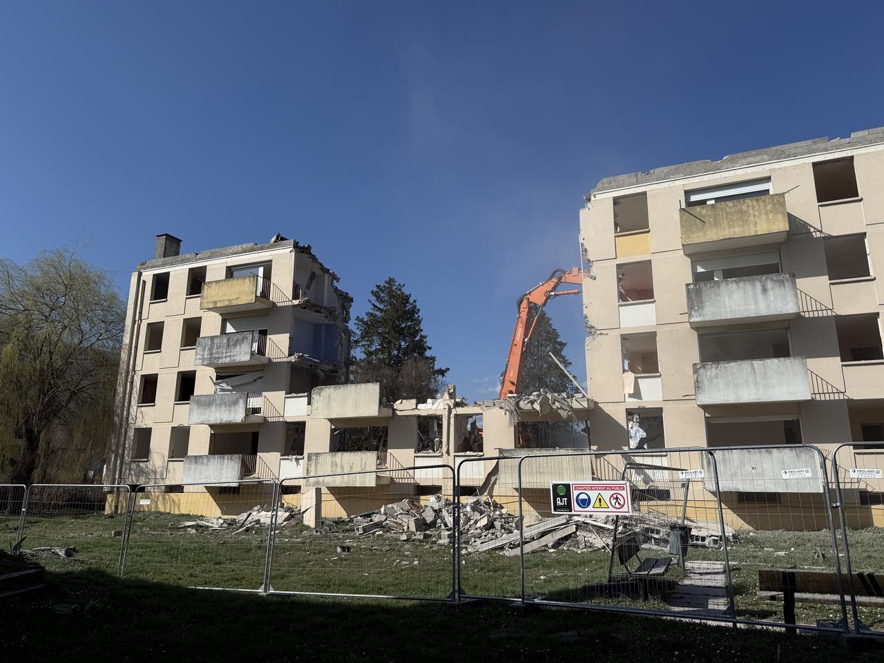 La SA MONT-BLANC démolit pour mieux reconstruire à Seyssel